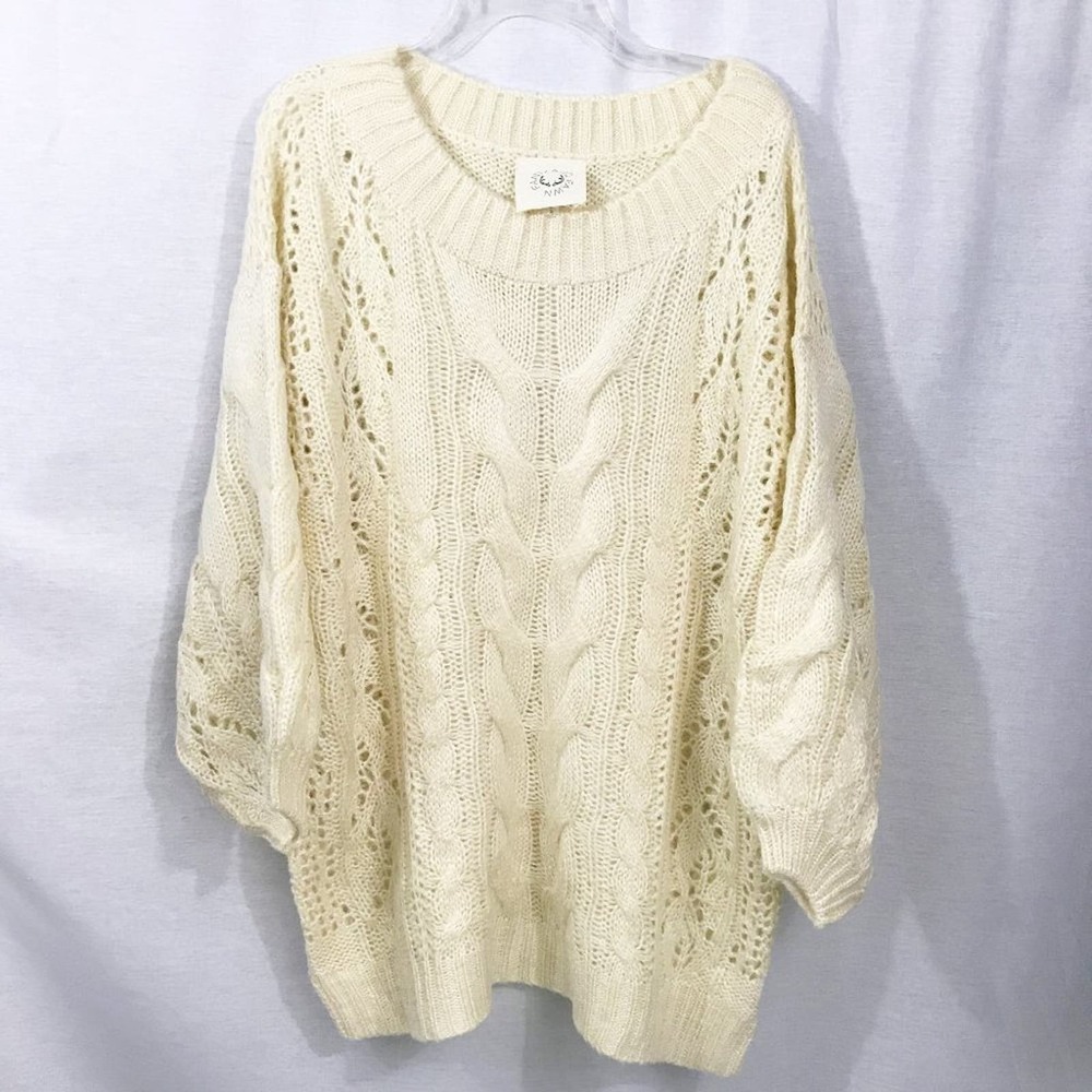 Fantastic Fawn Cream Cable Knit Oversized Sweater Size Small EUC